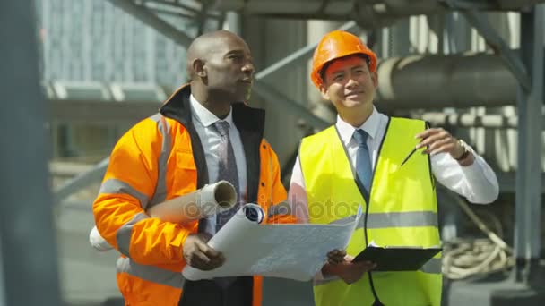 Multiracial Team Ingeniører Arbejder Sammen Byggepladsen – Stock-video