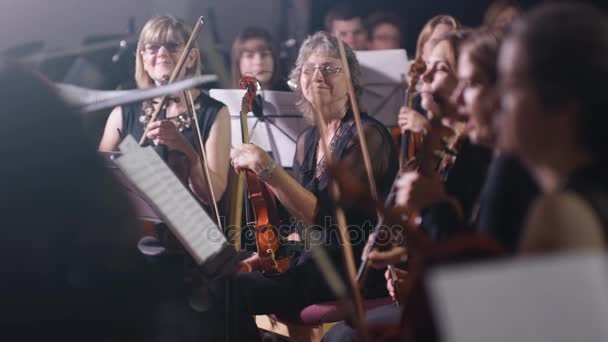 Orchestre Symphonique Lors Une Performance Mettant Accent Sur Hautboïste — Video