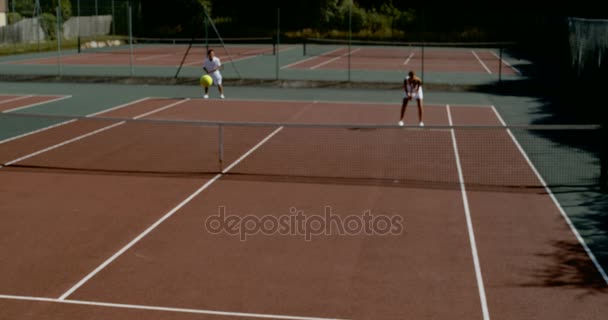 Tennismatch Pågår Med Bollen Färdas Genom Luften Super Slowmo — Stockvideo