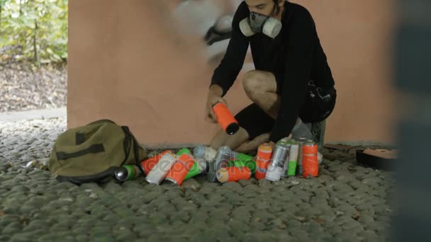 Maschera Graffiti Artista Creazione Ritratto Volto Donna Sul Muro Della — Video Stock