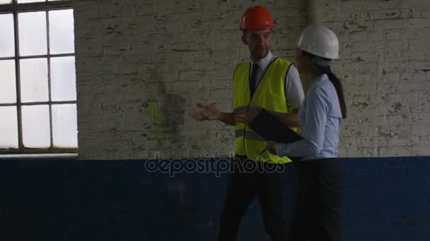 Architects Engineers Having Discussion Inspect Empty Building — Stock Video