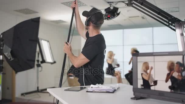 Equipe Estúdio Preparando Para Vivo — Vídeo de Stock