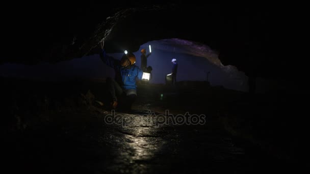 Geologists Exploring Underground Cave Looking Rock Formation — Stock Video