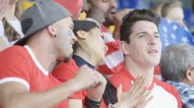 4k izlerken kalabalık spor oyunu onların Takıma tezahürat Stadyumu