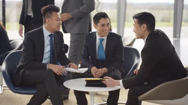 Asian Businessmen Discussion Busy Meeting Area Modern Office — Stock Video
