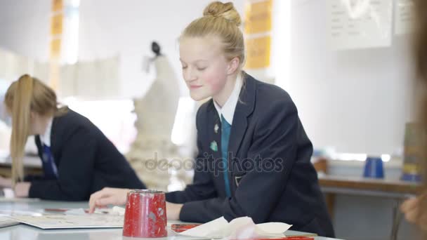 Group Teen Girls School Art Class Focus Girl Talking Her — Stock video