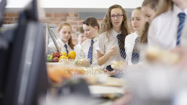 Gyermekek Iskolai Cafeteria Elektronikus Pénztárnál Sorban Scan Ételt — Stock videók