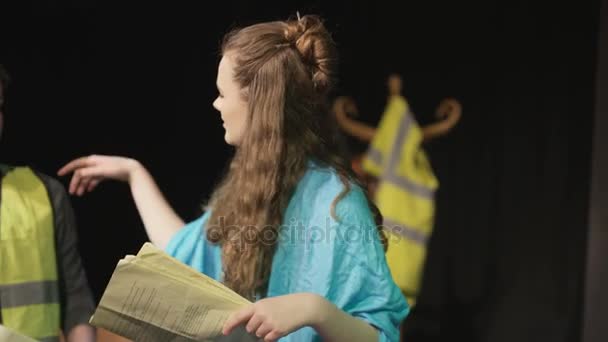 Jonge Acteurs Repetitie Voor Theaterproductie School Stockvideo's