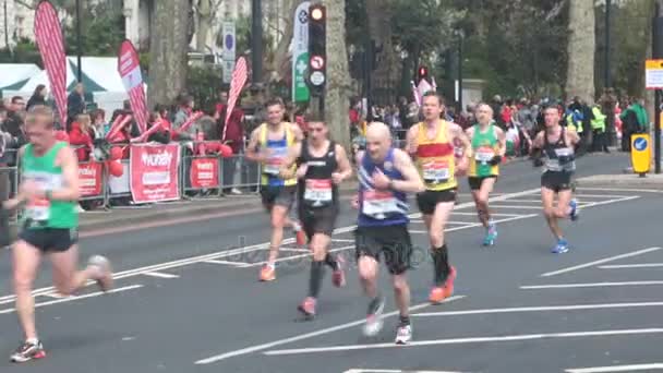 Londres Englândia Reino Unido 2016 Runners Maratona Londres 2016 Sendo — Vídeo de Stock