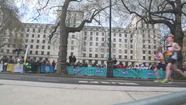 Londres Englândia Reino Unido 2016 Corredores Maratona Londres 2016 Sendo — Vídeo de Stock