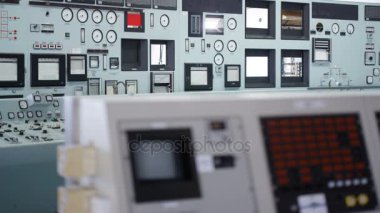 Bilgisayar kontrol paneli santral kontrol odasında 4k yakın çekim