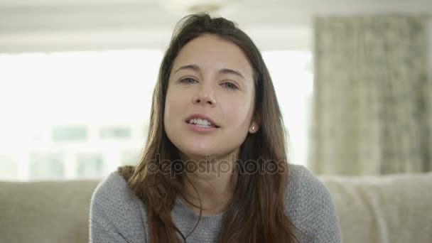 Mujer Alegre Haciendo Videollamada Ordenador Como Desde Pov Pantalla — Vídeo de stock