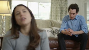 4k çift evde duygusal konuşmayı ilişki sorunları