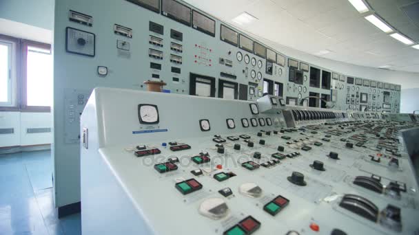 発電所のコントロール ルームのシステム コントロール パネルの インテリア ビュー — ストック動画