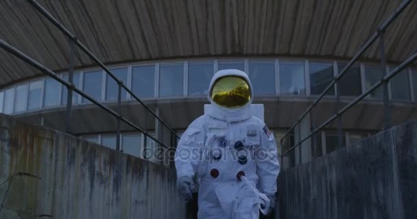 Αστροναύτης Ένα Ταξίδι Εξερεύνησης Περπάτημα Μακριά Από Την Αποστολή Ελέγχου — Αρχείο Βίντεο