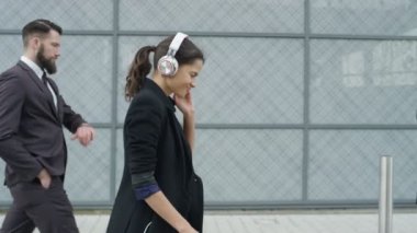 müzik ve çalışmak için yürüyüş dans 4 k gevşek işkadını