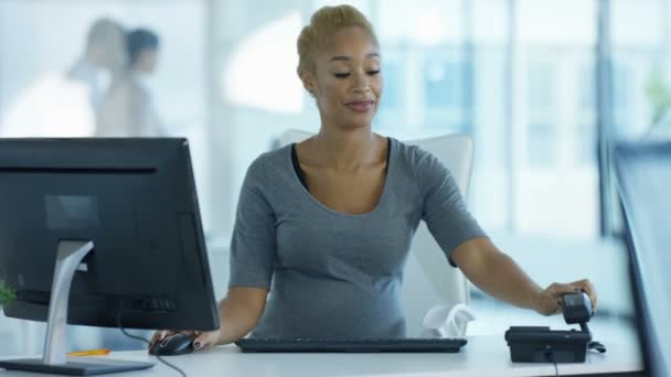 Portrait Smiling Pregnant Businesswoman Working Her Desk Modern Office — Stock Video