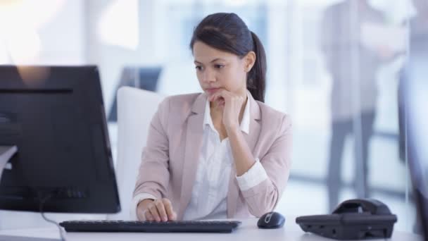 Businesswoman Working Computer Her Desk Modern Office — Stock Video