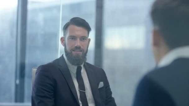 4K Équipe d'affaires d'entreprise dans une réunion dans le bureau de la ville moderne 