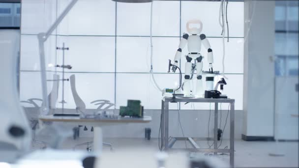 Modern Elektronikai Gyártó Üzem Automatizált Robot Prototípusát — Stock videók