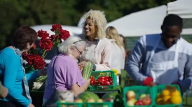 müşterilere çiftçi Market 4 k dostu durak sahipleri taze satış üretmek