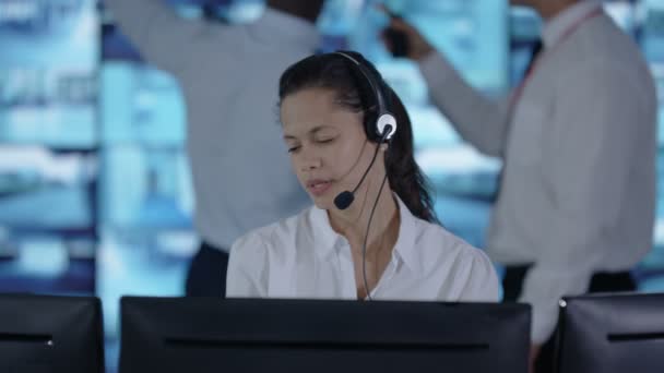 Surveillance Officer Communicating Earpiece Control Room — Stock Video