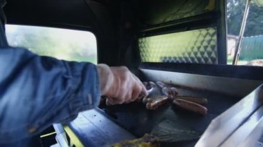 4 k Street gıda satıcı pişirme sosis ızgara burger Van'da