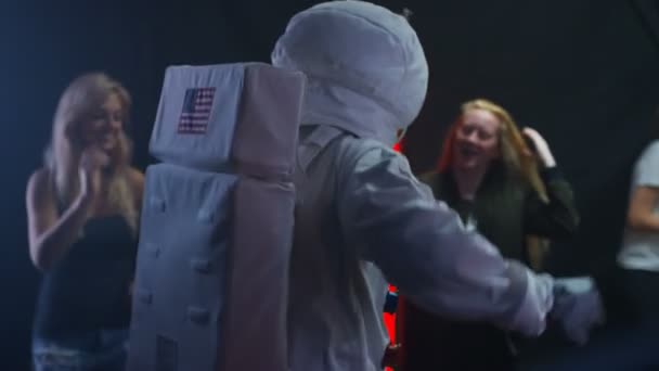 Festare Dans Klubben Roliga Astronaut Dansa Och Roligt — Stockvideo