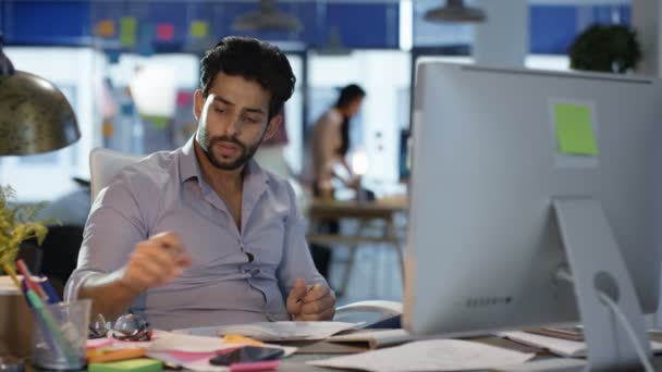 Designer Talking Cell Phone His Desk Colleagues Working Background — Stock Video