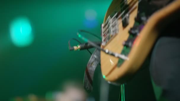 Video Van Muzikale Band Optreden Lied Het Podium Bassist Drummer — Stockvideo