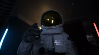 zor gece kulübünde parti 4 k komik astronot