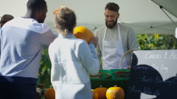 Cheerful Man Selling Fresh Fruits Veg Customers Outdoor Farmers Market — Stock Video