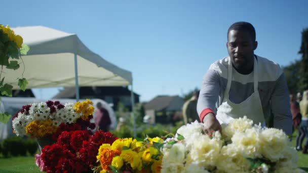 Man Preparing Fresh Cut Flowers Sell Outdoor Summer Market — Stock Video