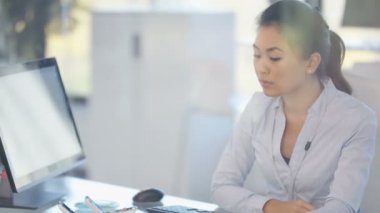 işitme cihazı seyir çalışma masasında, 4 k Odyoloji doktor
