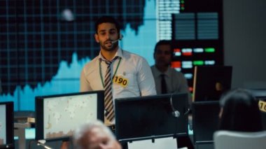 4 k meşgul oda tam mali tüccarlar telefonda fırsatlar müzakere