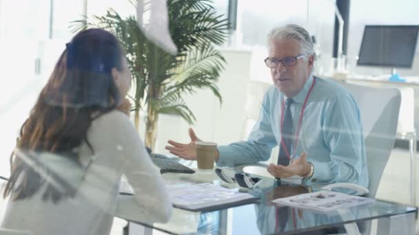 Audiologie Médecin Consultation Avec Une Patiente Ayant Une Perte Auditive — Video