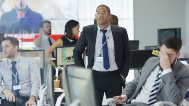 4 k mali tüccarlar pazarı çökmesini olarak tepki Dünya piyasaları izlemek
