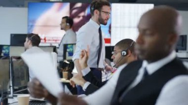 4 k meşgul oda tam mali tüccarlar telefonda fırsatlar müzakere