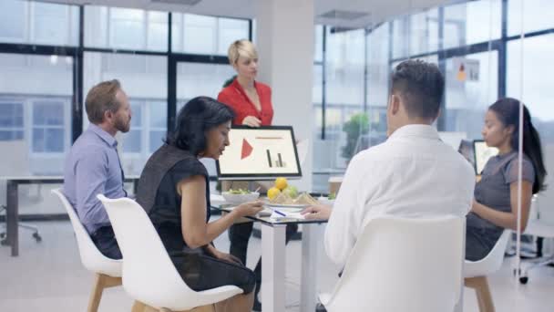 Equipe Negócios Corporativa Início Manhã Reunião Com Alimentos Refrescos — Vídeo de Stock