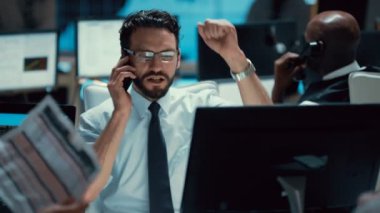 4k yapıyor emin borsa tüccar telefonda fırsatlar