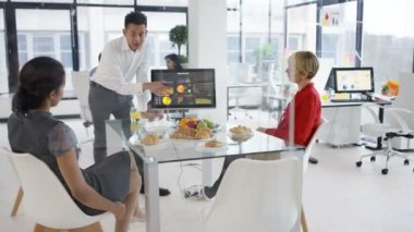 4 k iş takım meyve ve hamur işleri ile resepsiyon laiding ile kahvaltı toplantısında