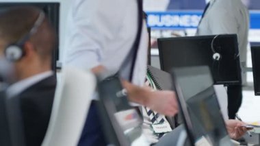 meşgul Ticaret Odası telefonla zor bir anlaşma müzakere 4 k mali tüccar