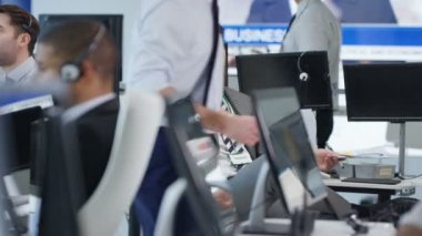 meşgul Ticaret Odası telefonla zor bir anlaşma müzakere 4 k mali tüccar