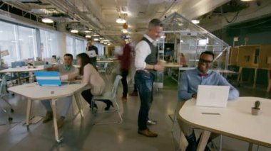 4 k zaman atlamalı meşgul yaratıcı iş takım zor çalışma trendy Office