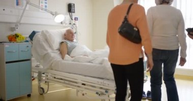 4 k neşeli komuta sizde hastanede ziyaret karısı ve kızı elde