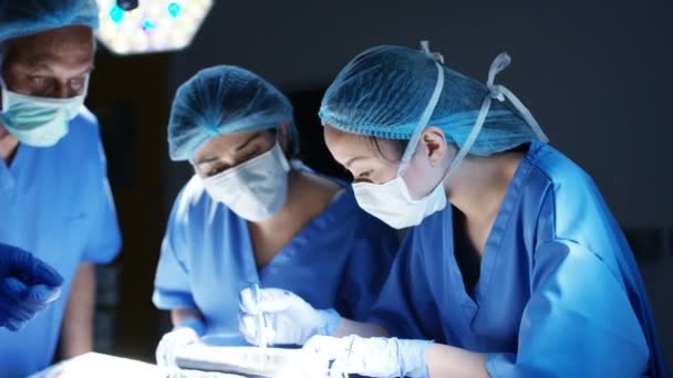 Team Surgeons Operating Theater Performing Operation Patient — Stock Video