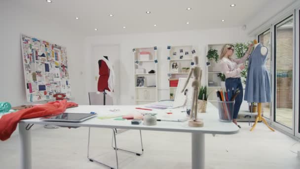 Diseñador Moda Trabajo Estudio Creativo — Vídeo de stock