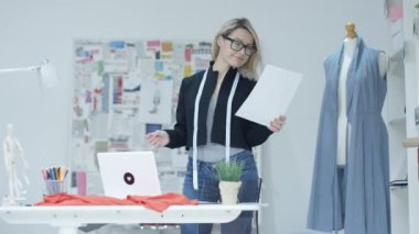 4k laptop arıyorum ve yeni tasarımları üzerinde çalışma terzi iş onun Studio