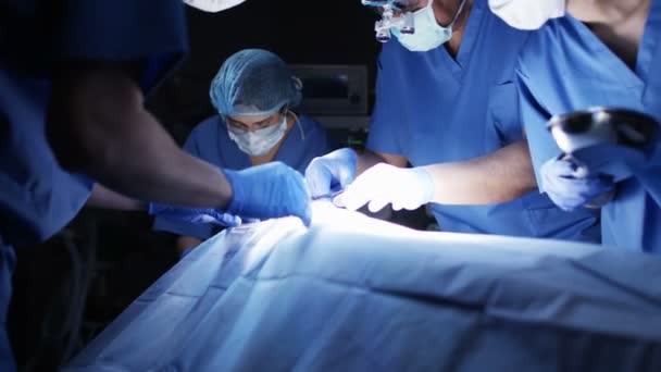 Týmu Chirurgů Provozu Divadla Operace Pacienta — Stock video
