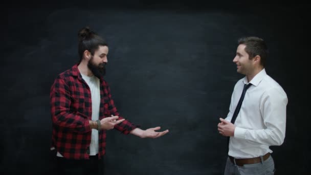 Hipster Бізнесмен Простягаючи Руку Показувати Інтерактивний Цифровий Інтерфейс — стокове відео
